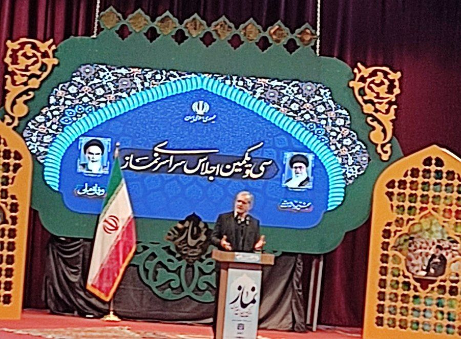 ادبیات نماز را در جامعه پیاده کنیم