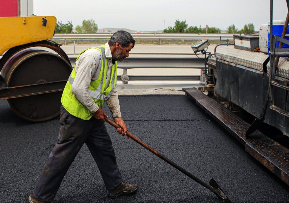 ۸۰۰ تن قیر برای بهسازی محلات ناکارآمد بجنورد اختصاص یافت