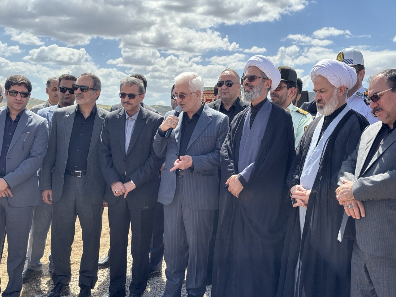 بجنورد در مسیر تحول زیرساختی؛ کلنگ‌زنی بزرگترین پارکینگ ماشین‌های سنگین کشور در استان/استاندار: تأخیر در افتتاح پروژه قابل قبول نیست